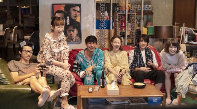 (L-R) Peter Chan Charm-Man, Ivana Wong, Louis Cheung, Stephy Tang, Dayo Wong and Lin Min-Chen in "Table for Six" (2022)